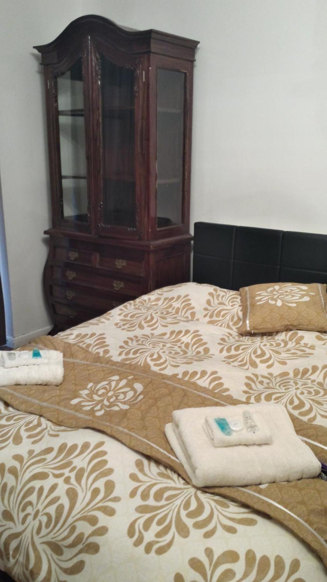 Oyo Guest House Ellipse Whetstone Exterior foto
